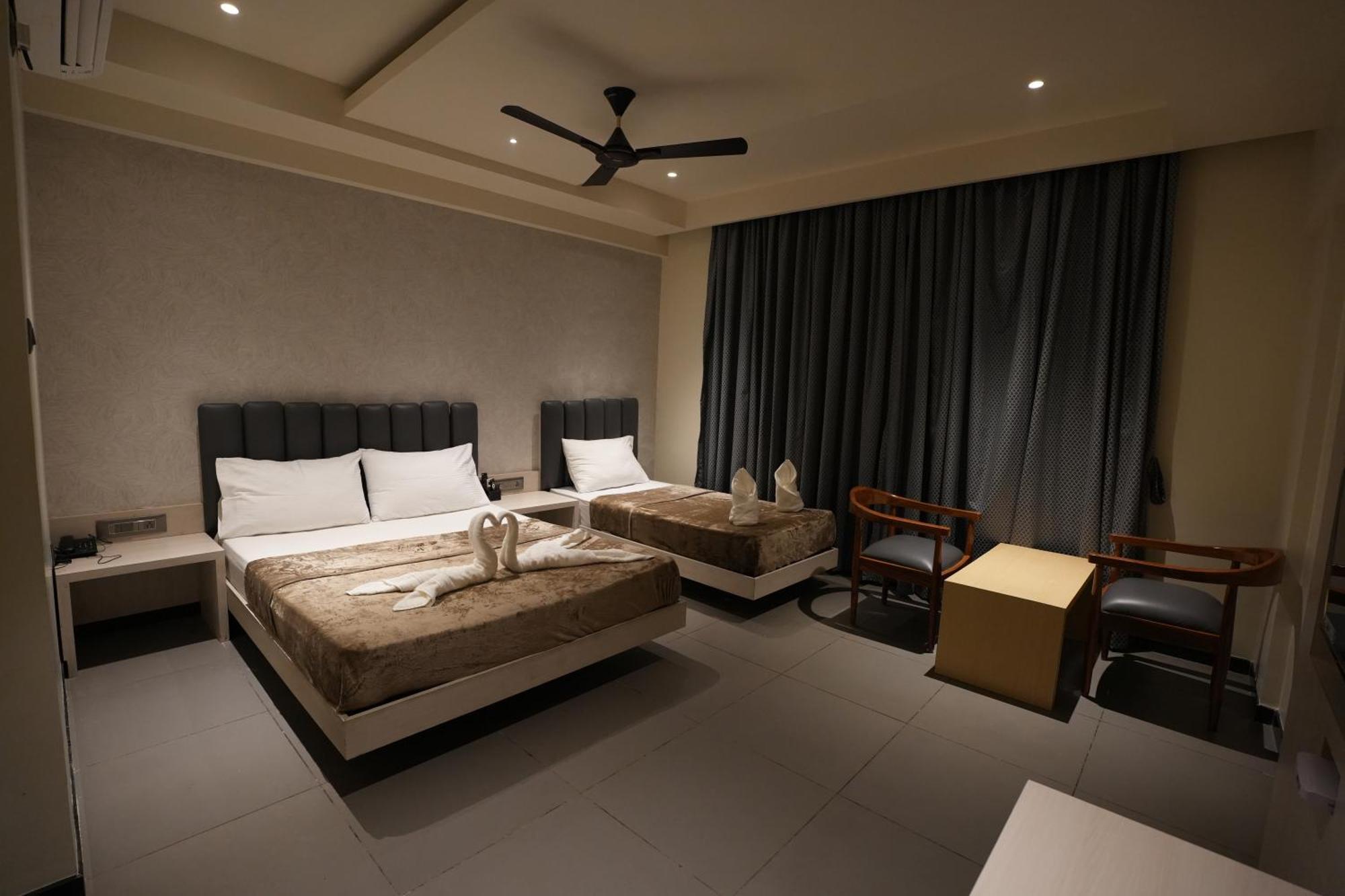 Hotel Swathi Hospet Esterno foto