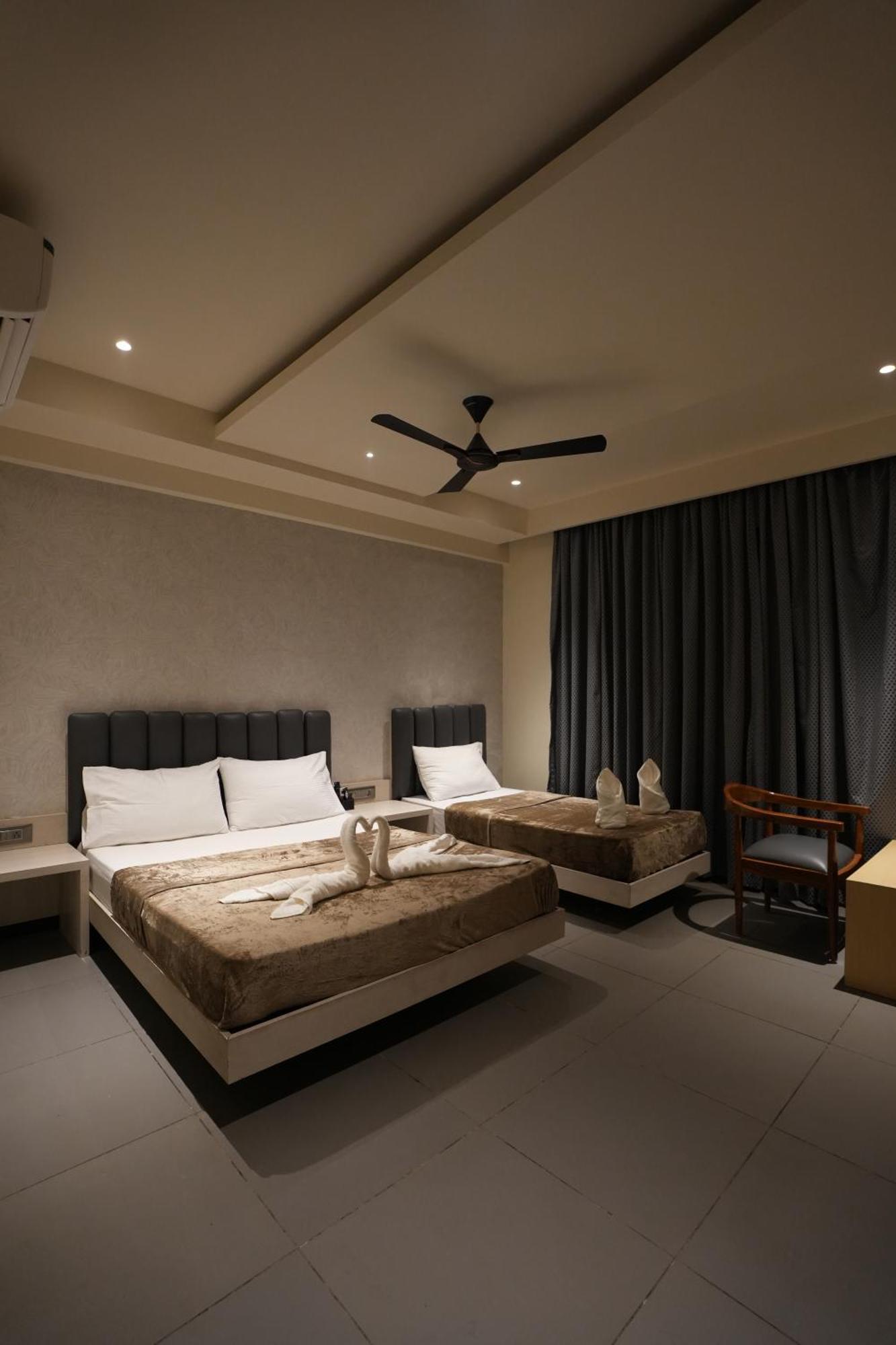 Hotel Swathi Hospet Esterno foto