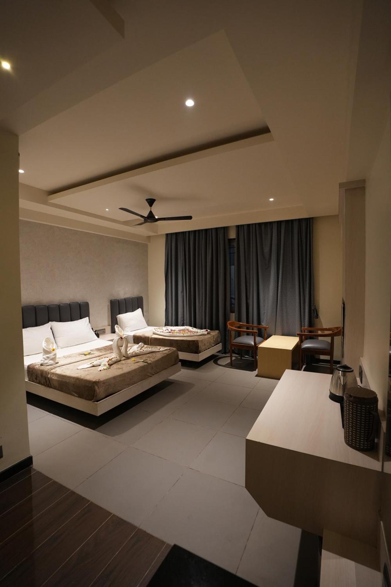 Hotel Swathi Hospet Esterno foto