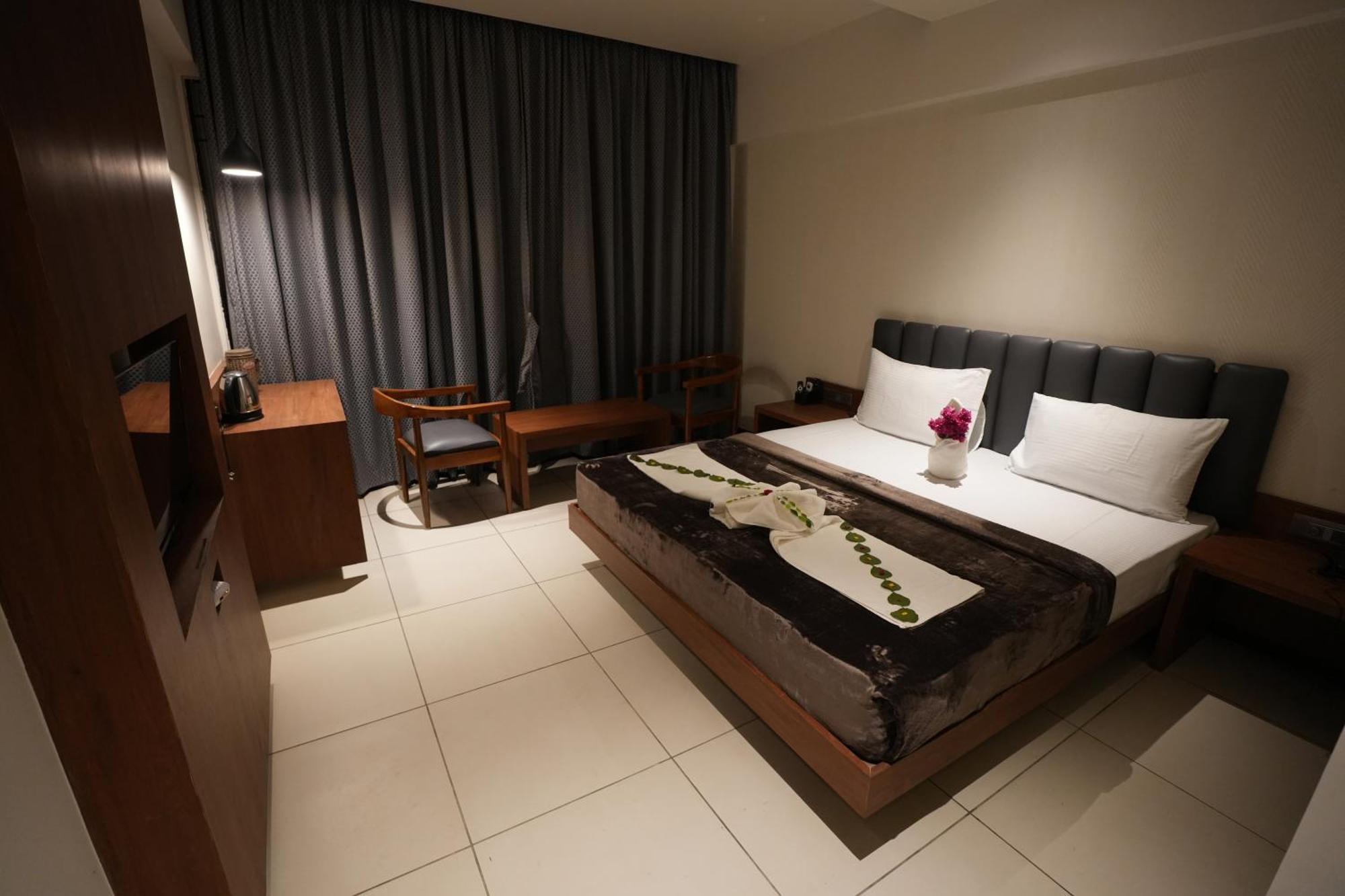 Hotel Swathi Hospet Esterno foto