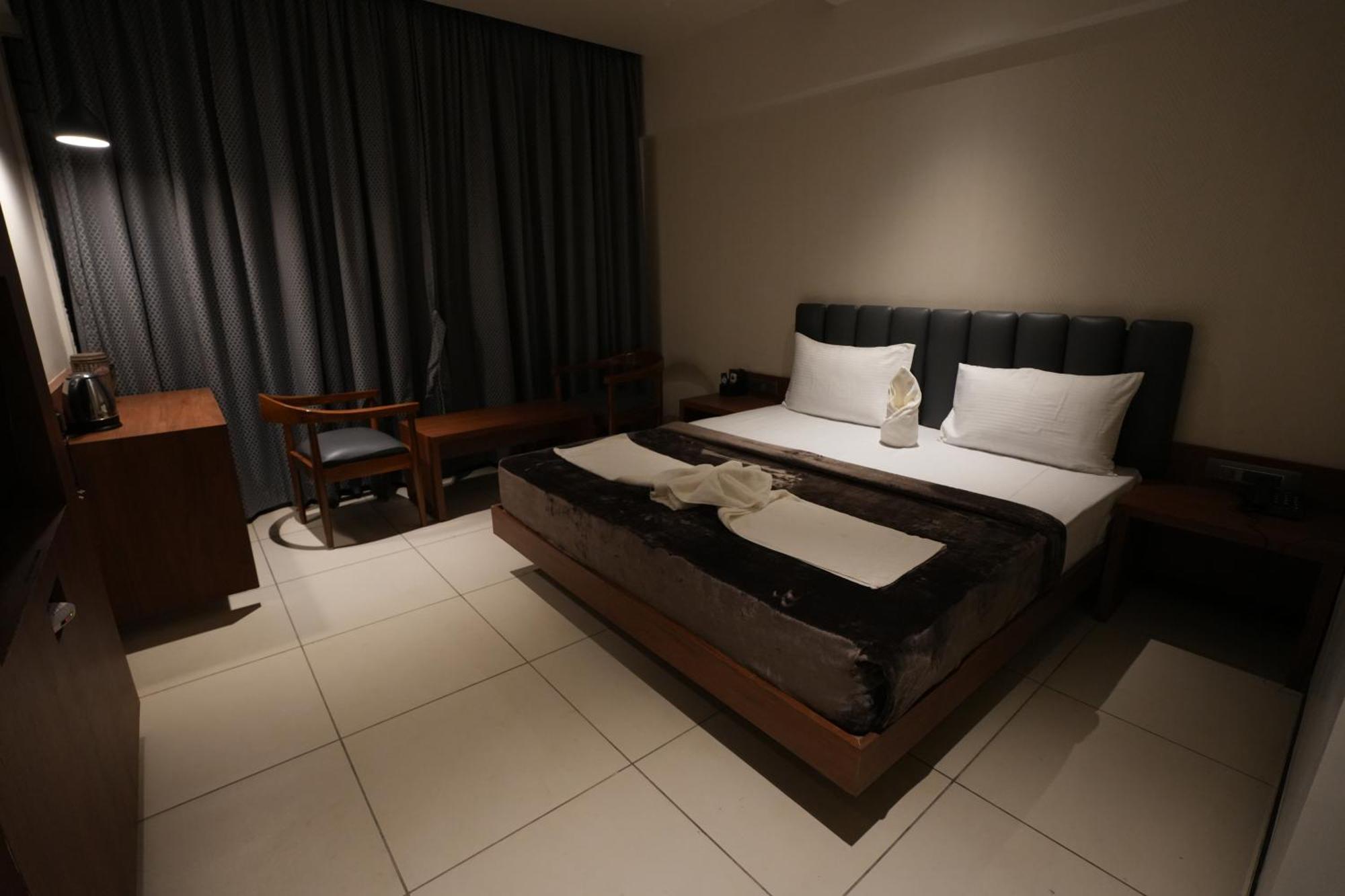 Hotel Swathi Hospet Esterno foto