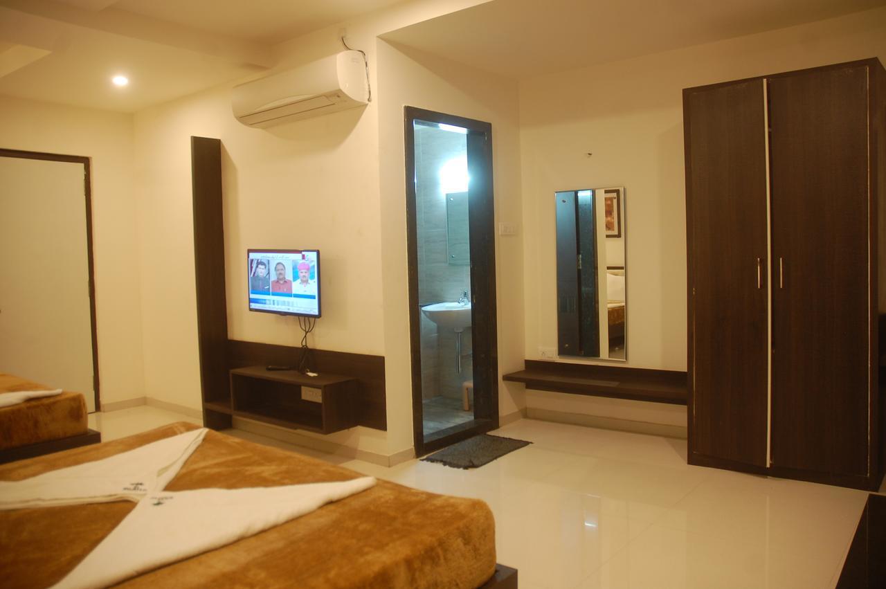 Hotel Swathi Hospet Esterno foto