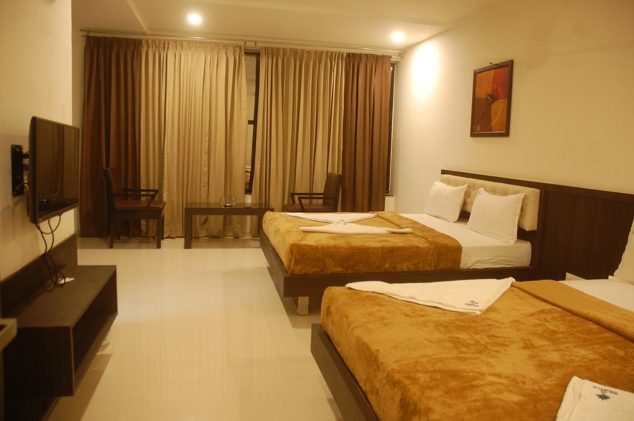 Hotel Swathi Hospet Esterno foto